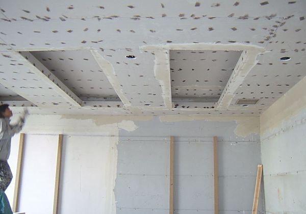 吊頂用石膏板好還是木板好 石膏板吊頂如何選購