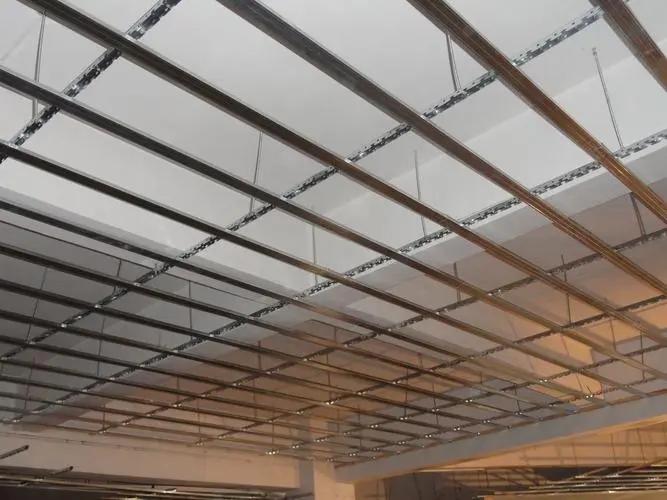 裝修吊頂輕鋼龍骨和木龍骨哪個(gè)好?輕鋼龍骨吊頂如何安裝?