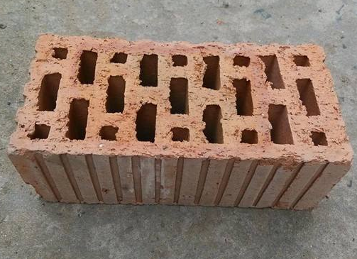 空心磚常見(jiàn)種類(lèi)有哪些，空心磚與多孔磚有什么區(qū)別?