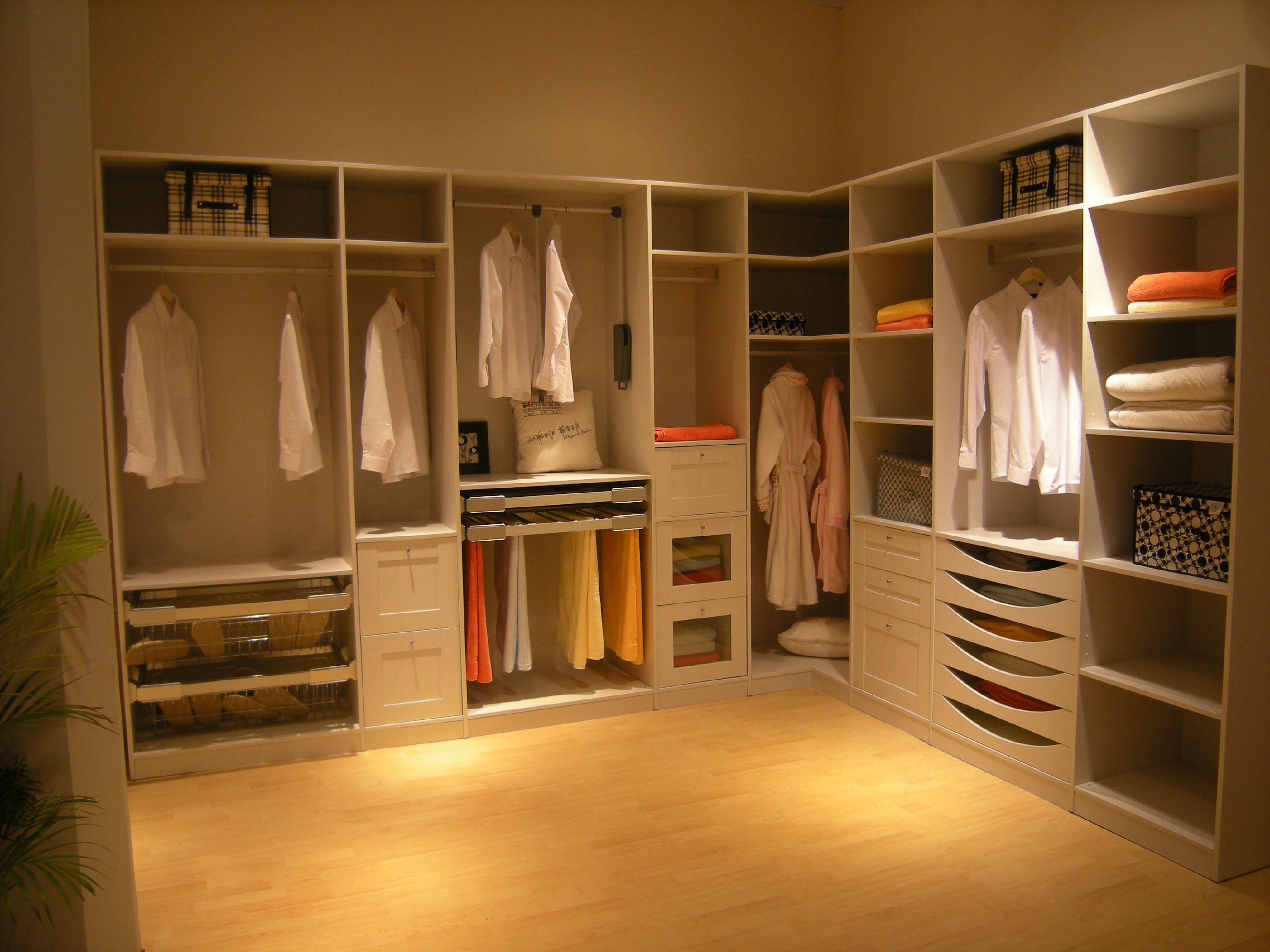 步入式衣帽間好嗎，步入式衣帽間設(shè)計要點有哪些?