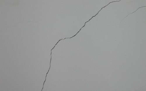墻面裂紋怎么處理?看完以下幾點(diǎn)你就明白了。
