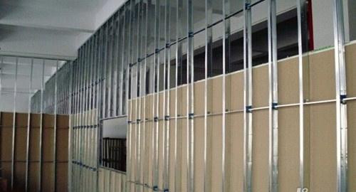 輕鋼龍骨隔墻價格是多少，如何安裝輕鋼龍骨隔墻?