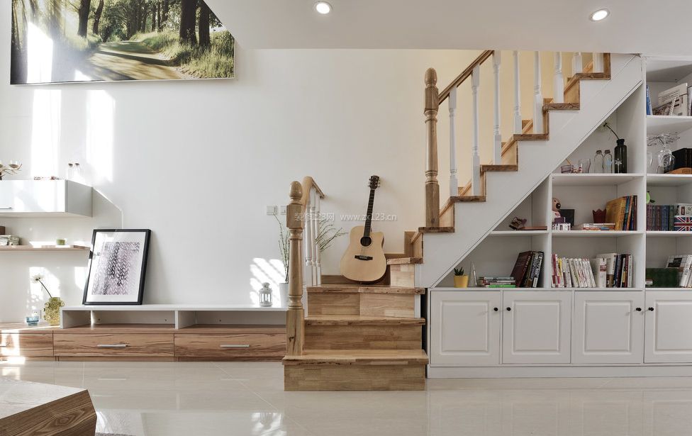 家庭裝修實(shí)木樓梯有哪些優(yōu)勢?怎樣選擇實(shí)木樓梯？