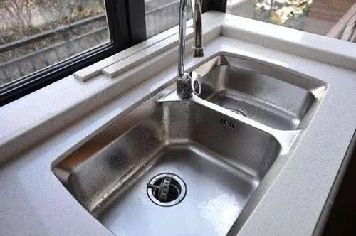 裝修廚房時(shí)怎樣挑選水槽?下面幾個(gè)因素都要考慮到!