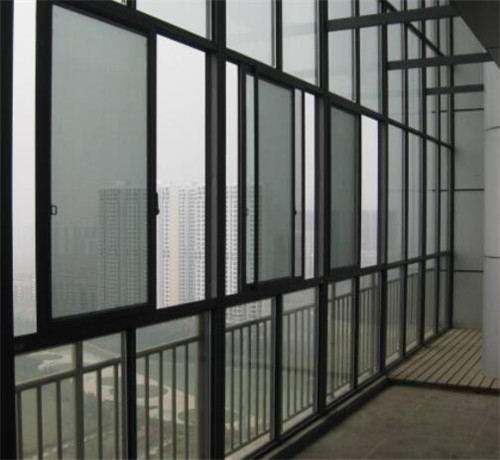 封陽臺的材料有哪些，封陽臺的工期概算大概要多久?